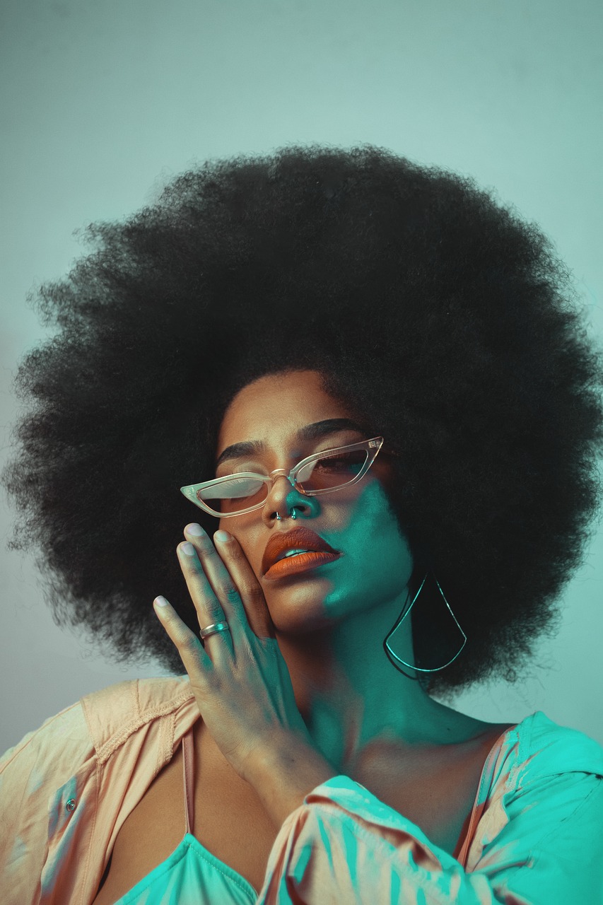 entdecken sie die neuesten trends und stile in der welt der mode. von eleganter kleidung bis zu modischen accessoires - lassen sie sich inspirieren und finden sie ihren persönlichen look.