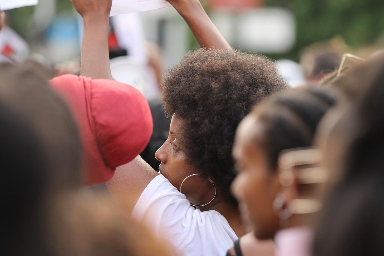 entdecken sie die kraft der solidarität unter frauen. tauchen sie ein in eine gemeinschaft, die frauen stärkt, unterstützt und verbindet. gemeinsam für gleichheit, empowerment und positive veränderungen.