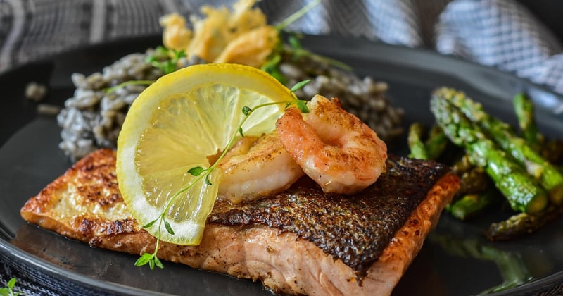 Lachs mit Reis: So gelingt das perfekte Wohlfühlgericht