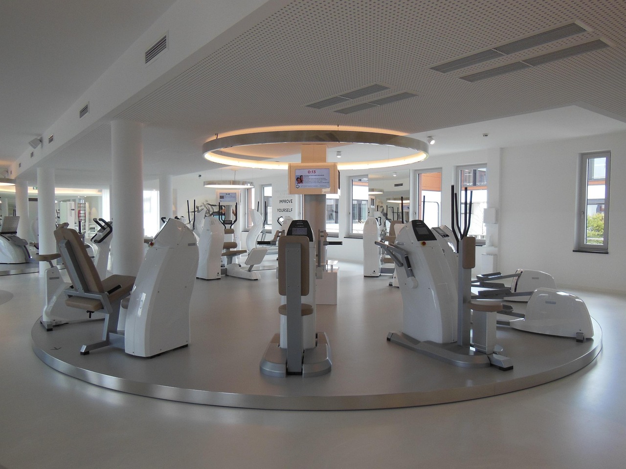 entdecken sie hochwertige sporteinrichtungen für alle disziplinen. egal ob fußball, basketball oder fitness – unsere modernen anlagen bieten optimale bedingungen für sportler jeden alters. besuchen sie uns und verbessern sie ihre leistung in einer motivierenden umgebung!