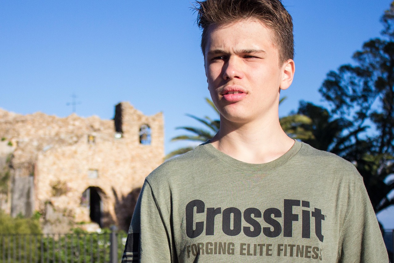 entdecken sie die welt des crossfit – ein intensives training, das kraft, ausdauer und gemeinschaft fördert. verbessern sie ihre fitness mit abwechslungsreichen workouts für alle leistungsniveaus.